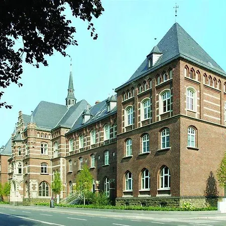 Collegium Leoninum Hotell 4*