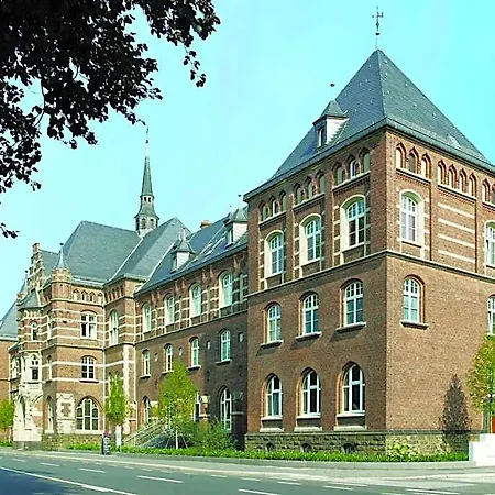 Collegium Leoninum Hotell 4*