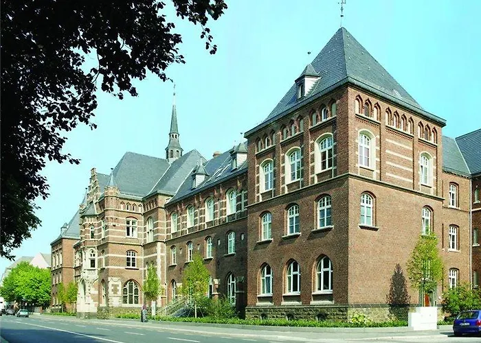 Collegium Leoninum Hotell 4*