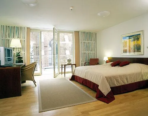 Collegium Leoninum Hotell 4*