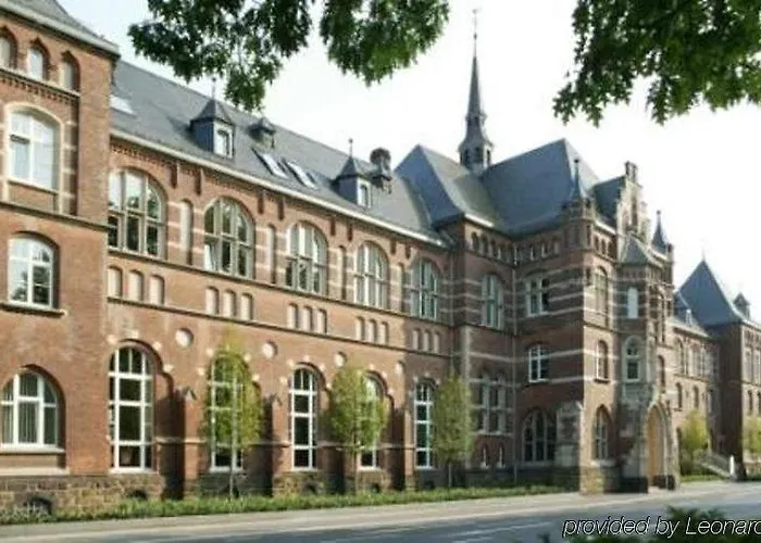 Collegium Leoninum Hotell 4*